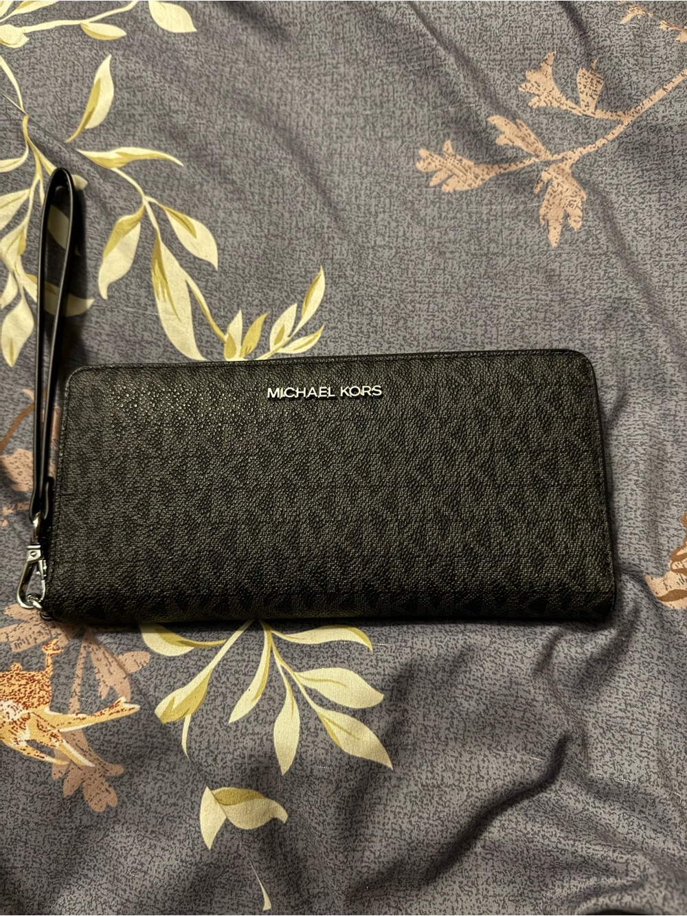 Michael Kors Black Signature Zip Wallet Wristlet